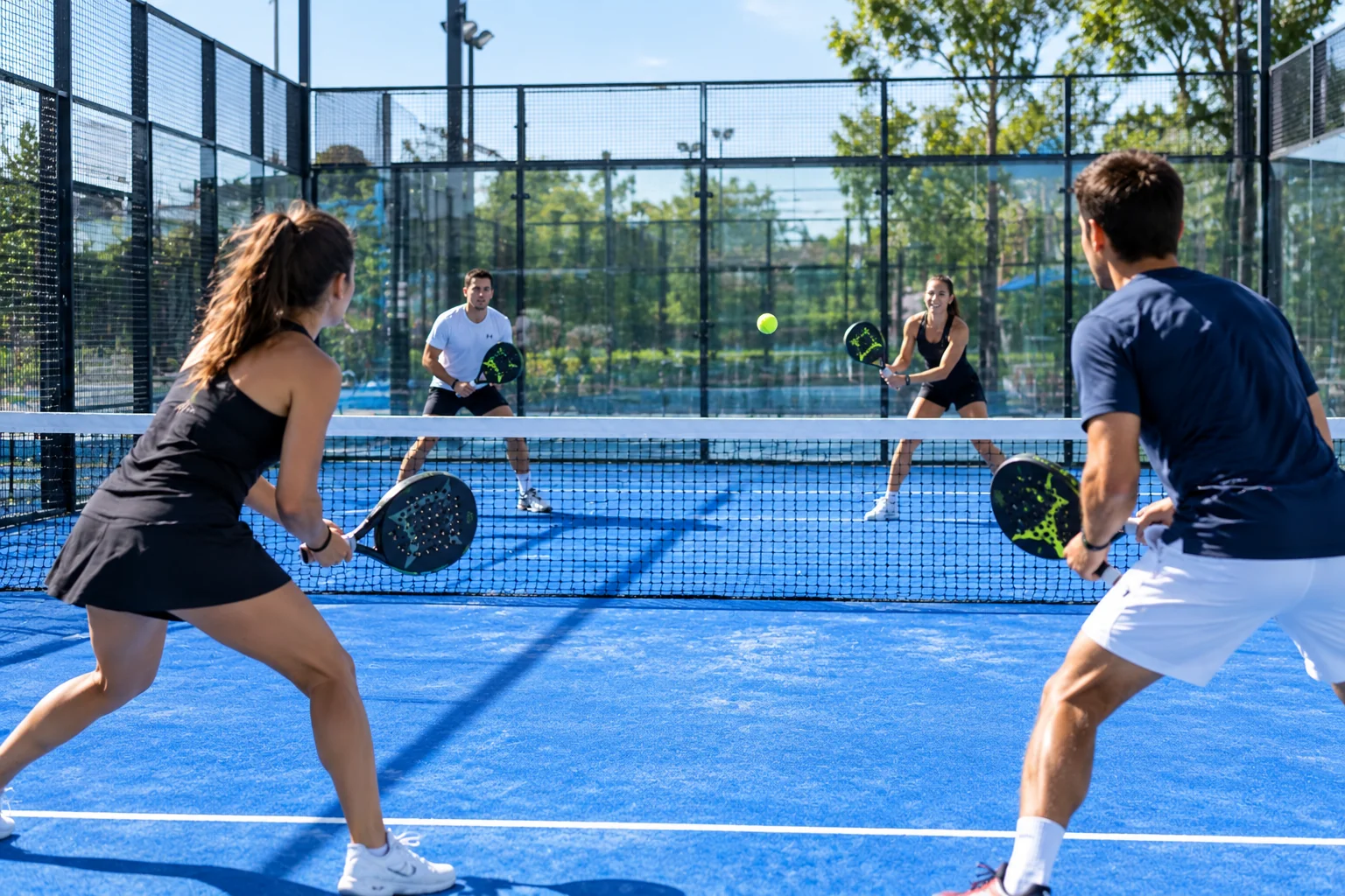Beter worden in padel: 10 praktische tips voor beginners